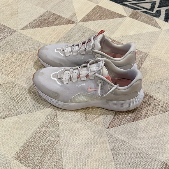 Nike React Escape Run Sneakers - Picture 3 of 8